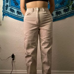 Beige jeans, fitted in the waist, from H&M brand divided